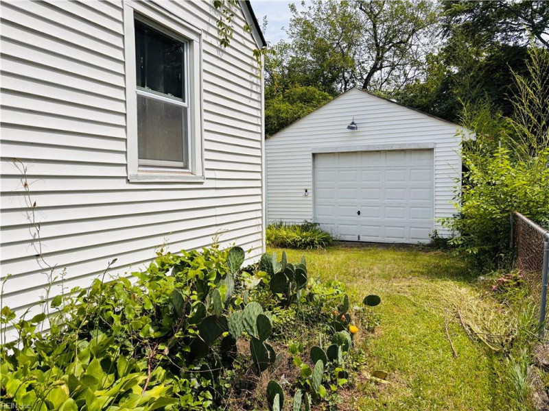 Photo 13 of 14 residential for sale in Portsmouth virginia