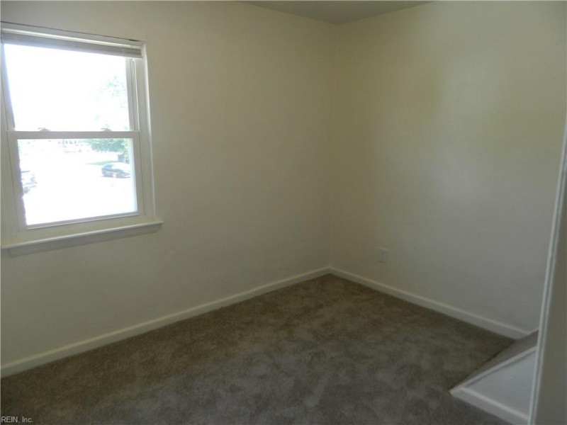 Photo 13 of 18 residential for sale in Virginia Beach virginia