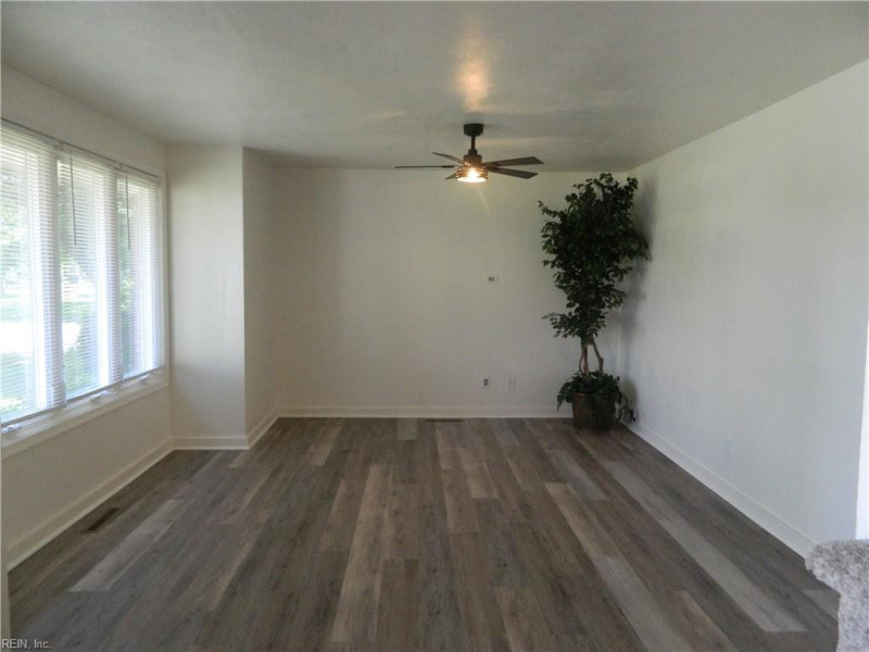 Photo 4 of 18 residential for sale in Virginia Beach virginia