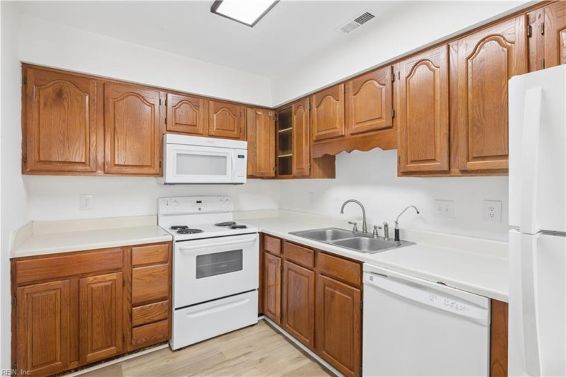 Photo 10 of 29 residential for sale in Hampton virginia