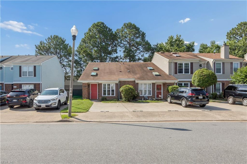 Photo 3 of 29 residential for sale in Hampton virginia