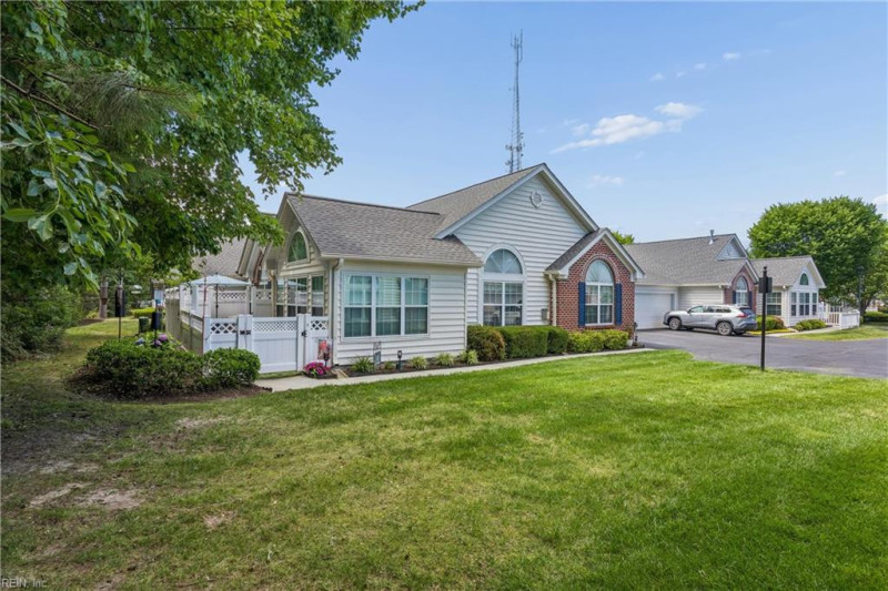 Photo 3 of 50 residential for sale in York County virginia