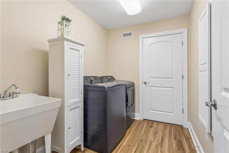 Photo 40 of 50 residential for sale in York County virginia