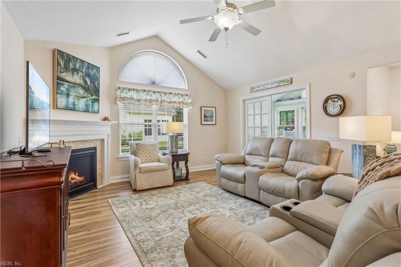 Photo 8 of 50 residential for sale in York County virginia