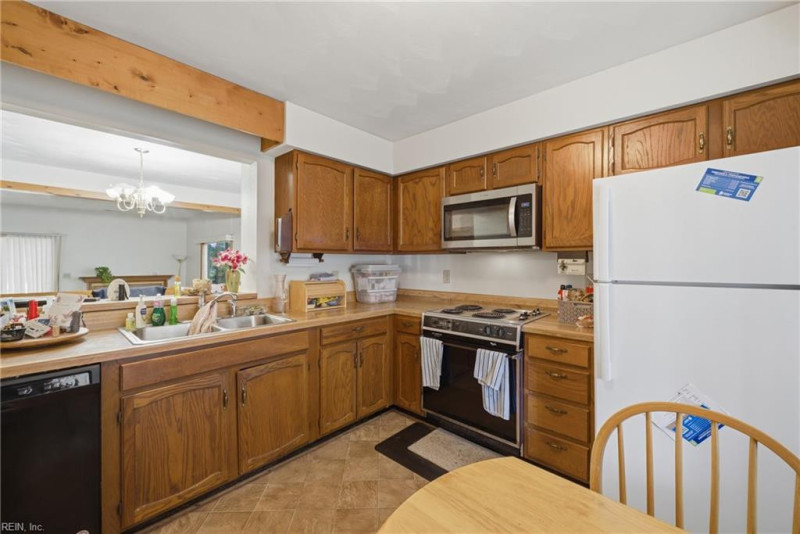 Photo 4 of 20 residential for sale in Newport News virginia