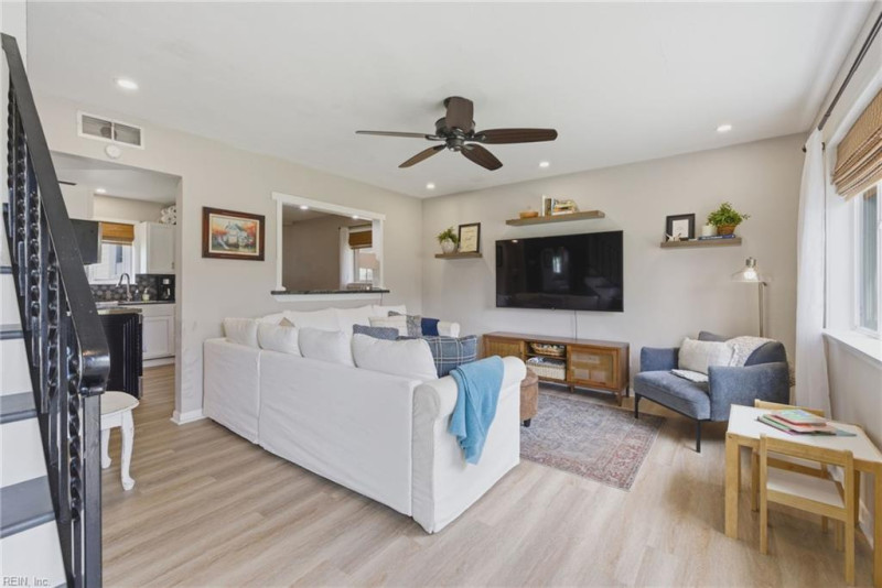 Photo 5 of 28 residential for sale in Virginia Beach virginia