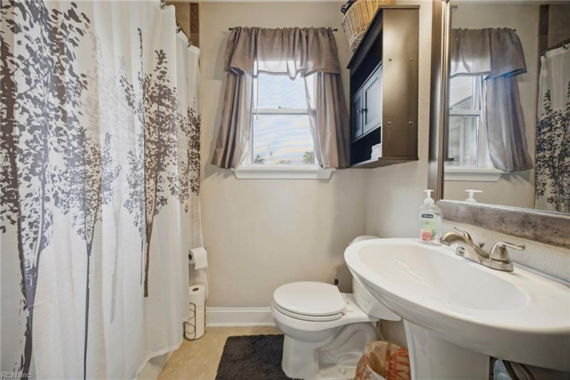Photo 17 of 28 residential for sale in Norfolk virginia