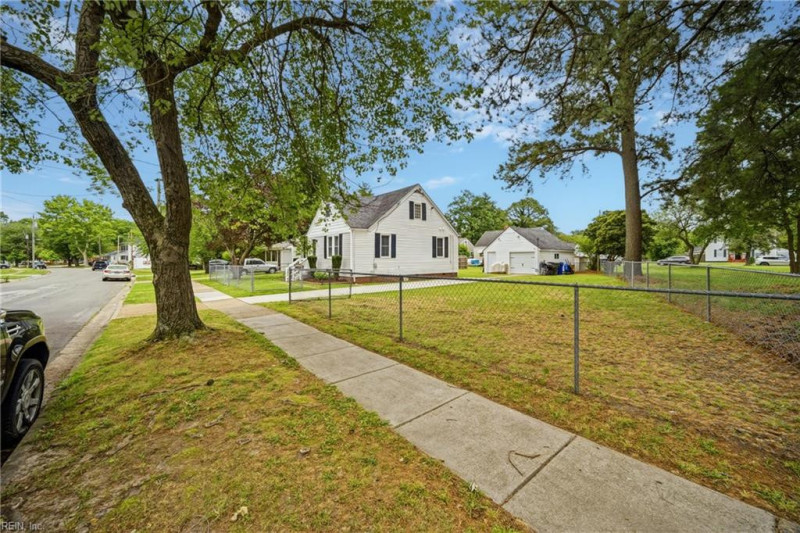 Photo 3 of 28 residential for sale in Norfolk virginia