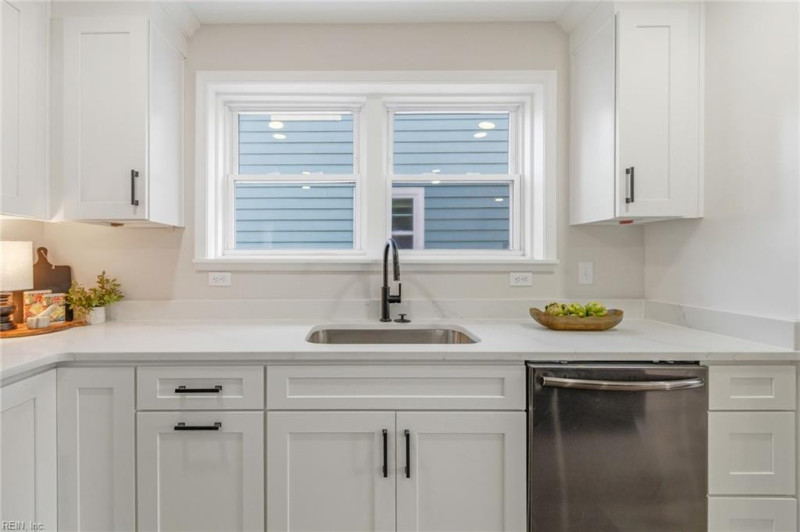 Photo 12 of 37 residential for sale in Virginia Beach virginia