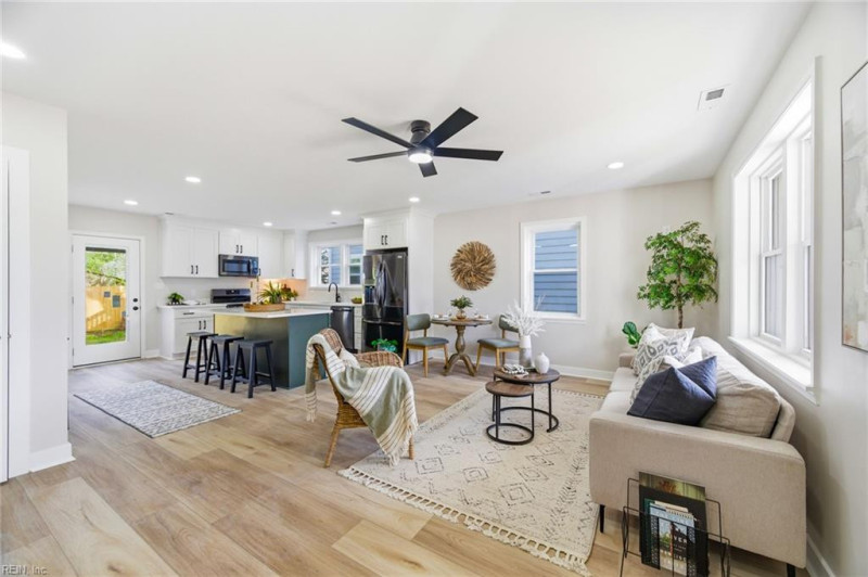 Photo 4 of 37 residential for sale in Virginia Beach virginia