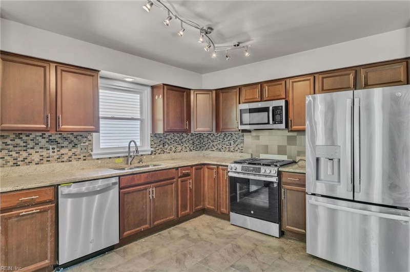 Photo 10 of 31 residential for sale in Chesapeake virginia