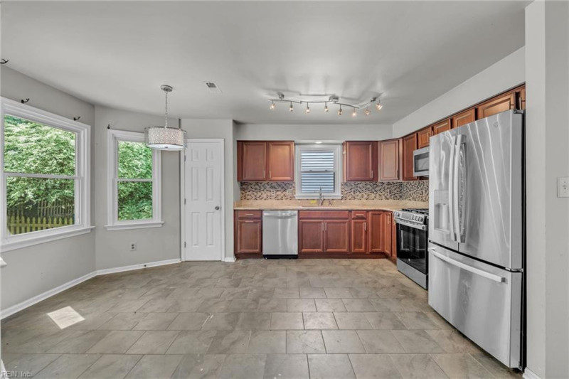 Photo 11 of 31 residential for sale in Chesapeake virginia