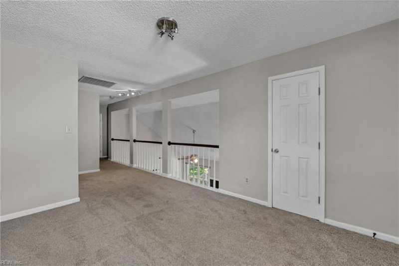 Photo 18 of 31 residential for sale in Chesapeake virginia