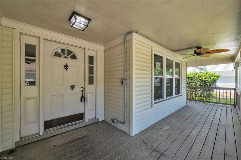 Photo 5 of 31 residential for sale in Chesapeake virginia