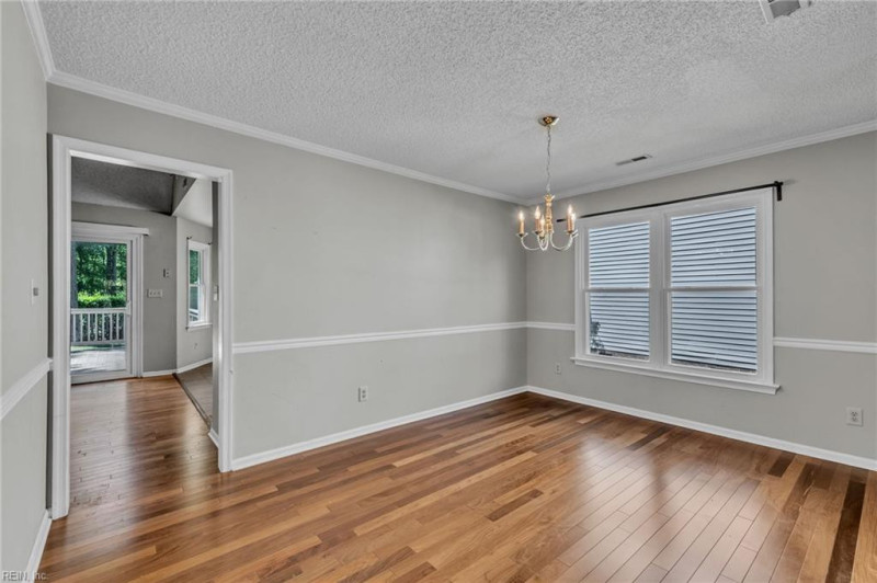 Photo 8 of 31 residential for sale in Chesapeake virginia