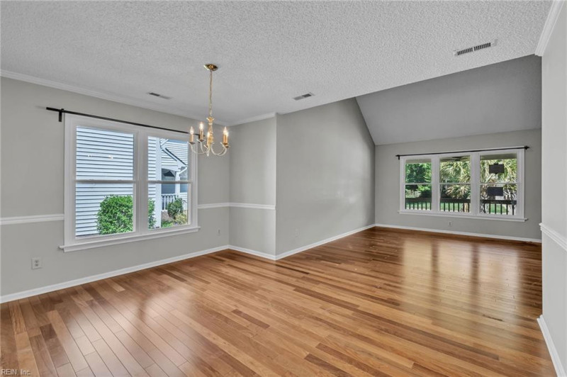 Photo 9 of 31 residential for sale in Chesapeake virginia
