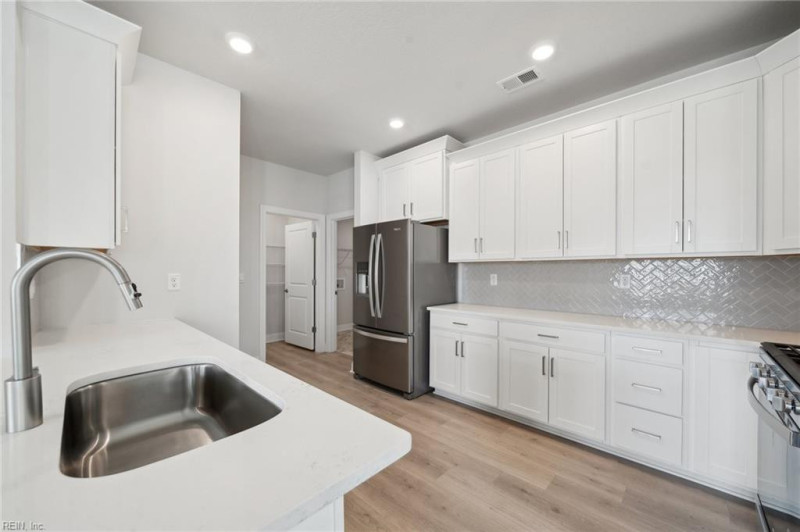 Photo 13 of 24 residential for sale in Chesapeake virginia