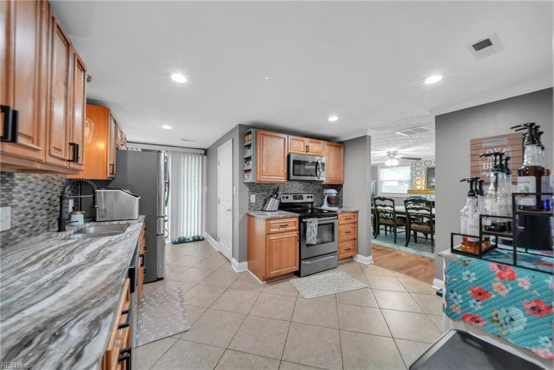 Photo 11 of 39 residential for sale in Hampton virginia