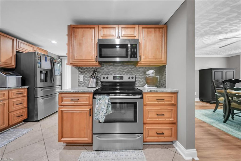 Photo 12 of 39 residential for sale in Hampton virginia
