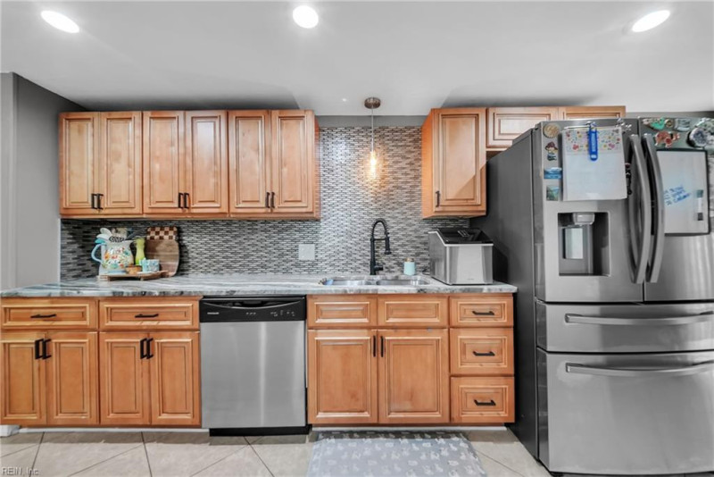 Photo 13 of 39 residential for sale in Hampton virginia