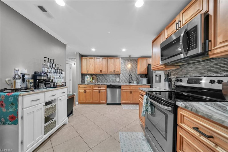 Photo 14 of 39 residential for sale in Hampton virginia