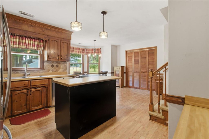 Photo 17 of 48 residential for sale in Chesapeake virginia