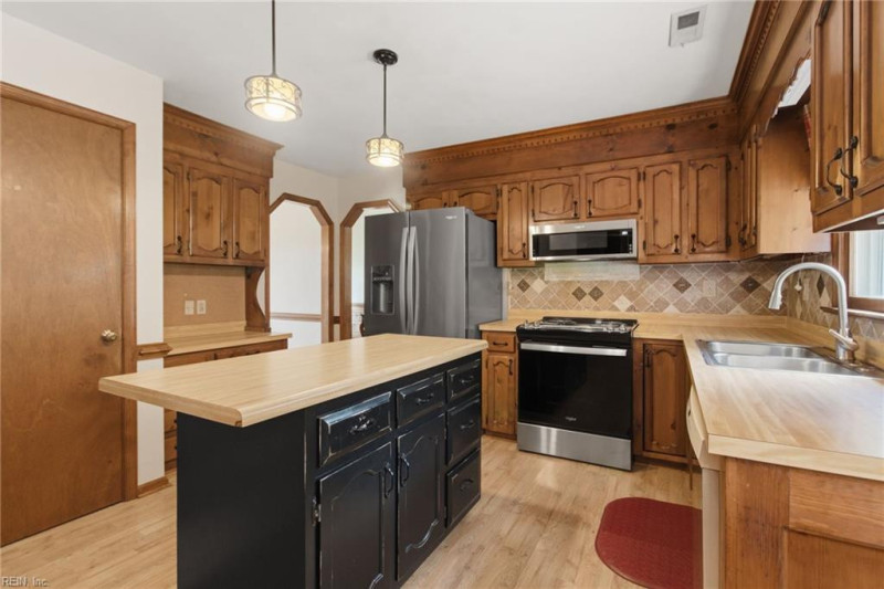 Photo 19 of 48 residential for sale in Chesapeake virginia