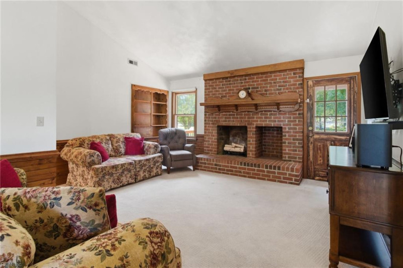 Photo 6 of 48 residential for sale in Chesapeake virginia