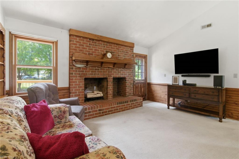 Photo 9 of 48 residential for sale in Chesapeake virginia