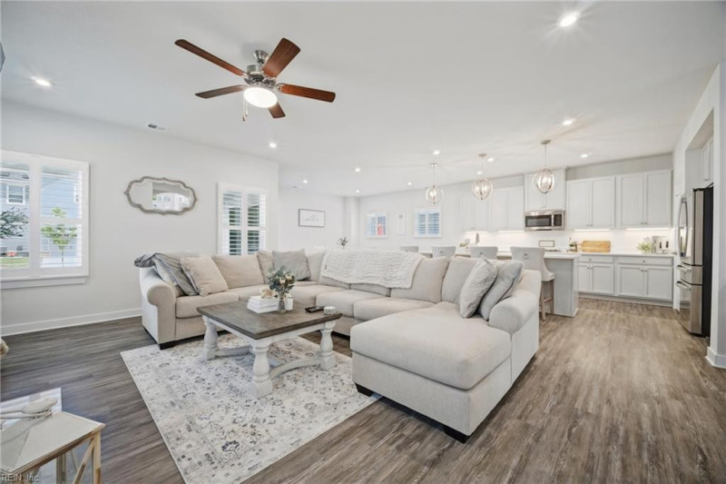 Photo 13 of 50 residential for sale in Chesapeake virginia