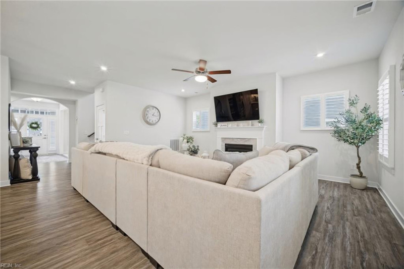 Photo 14 of 50 residential for sale in Chesapeake virginia