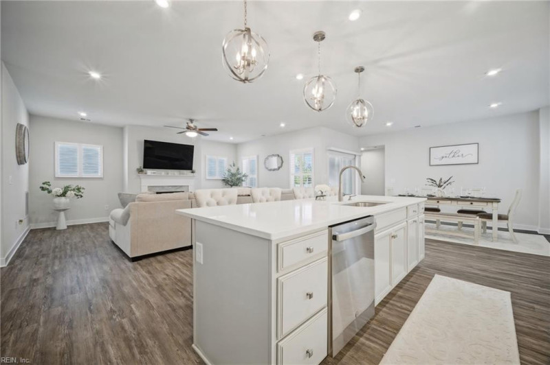 Photo 9 of 50 residential for sale in Chesapeake virginia
