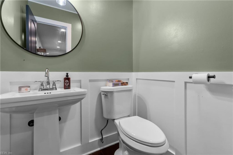Photo 12 of 37 residential for sale in Chesapeake virginia
