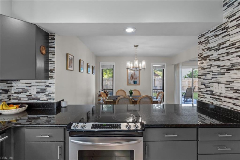 Photo 3 of 37 residential for sale in Chesapeake virginia