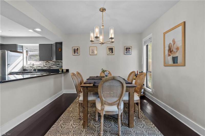 Photo 5 of 37 residential for sale in Chesapeake virginia