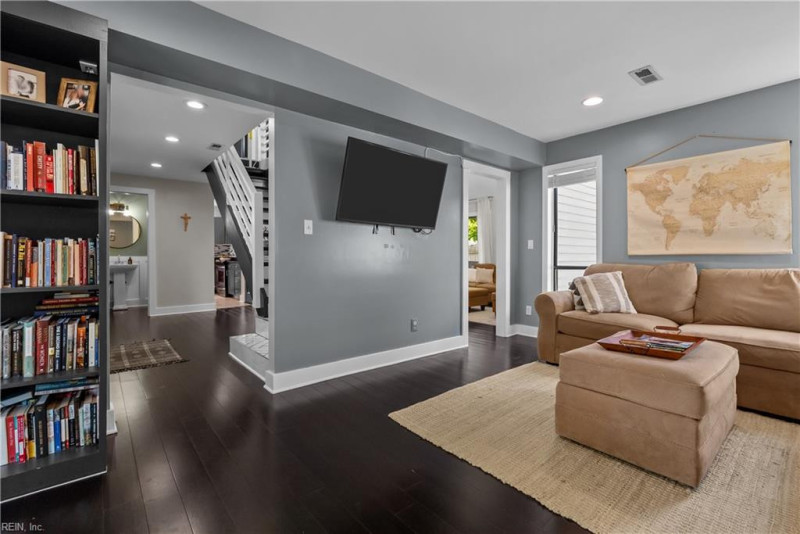 Photo 7 of 37 residential for sale in Chesapeake virginia