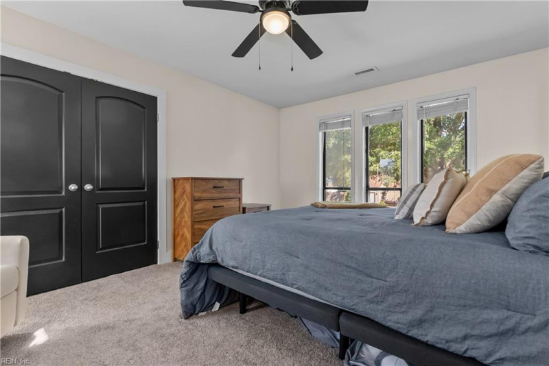 Photo 8 of 37 residential for sale in Chesapeake virginia