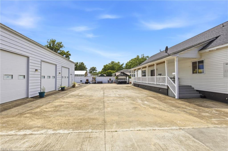 Photo 36 of 50 residential for sale in Chesapeake virginia