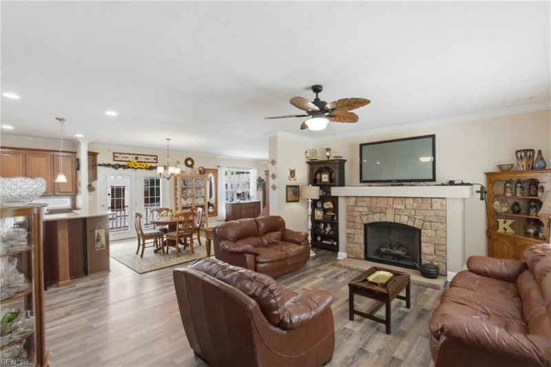 Photo 5 of 50 residential for sale in Chesapeake virginia