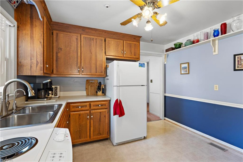 Photo 10 of 21 residential for sale in Newport News virginia