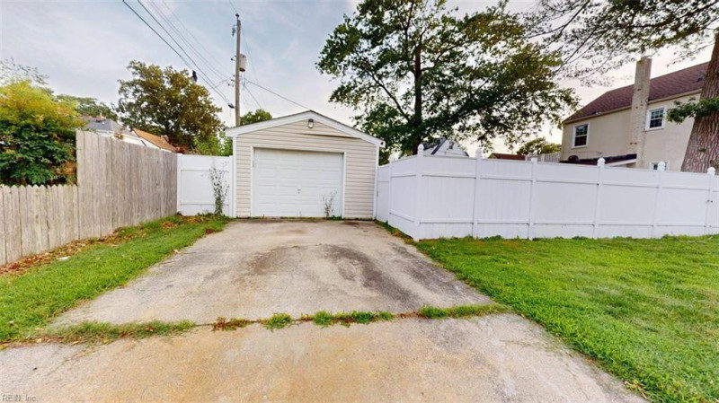 Photo 27 of 50 residential for sale in Norfolk virginia