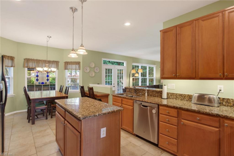 Photo 5 of 39 residential for sale in Virginia Beach virginia