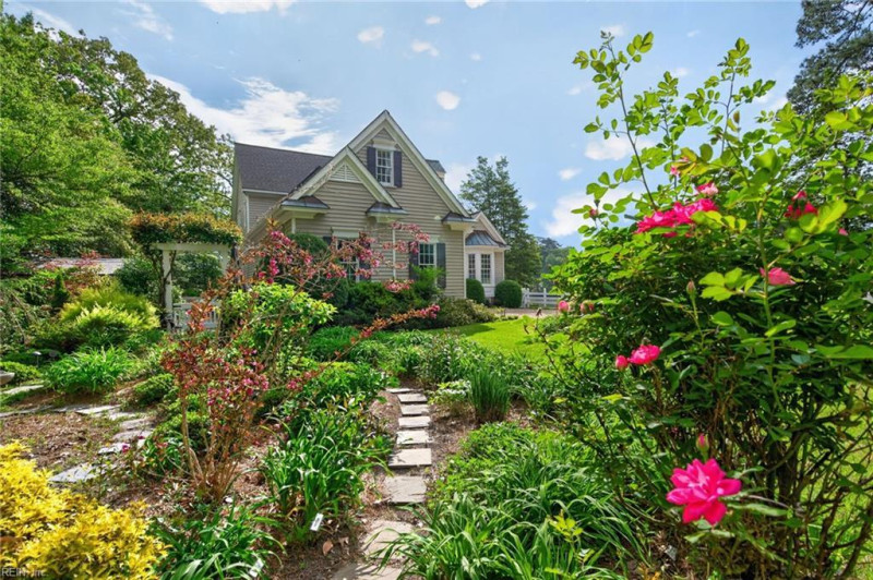 Photo 2 of 46 residential for sale in Suffolk virginia