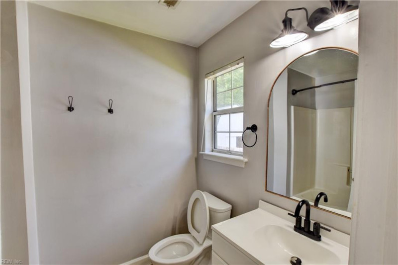 Photo 19 of 35 residential for sale in Suffolk virginia