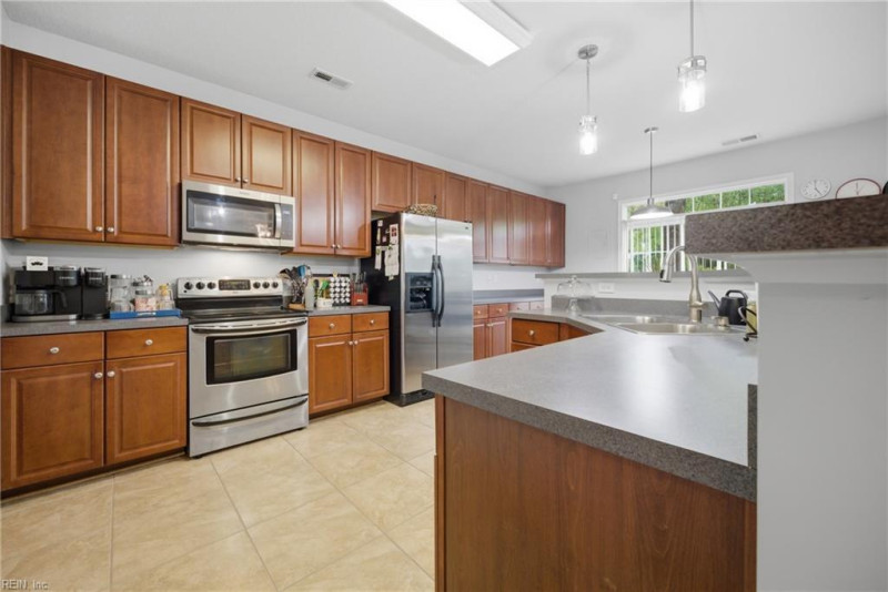 Photo 4 of 44 residential for sale in Suffolk virginia