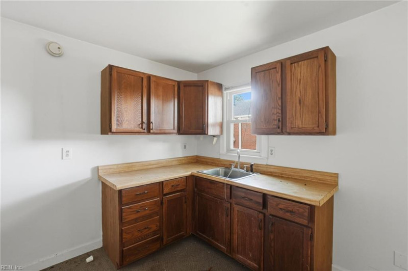 Photo 11 of 50 residential for sale in Chesapeake virginia