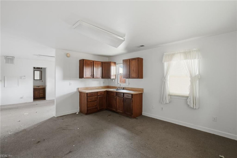 Photo 12 of 50 residential for sale in Chesapeake virginia