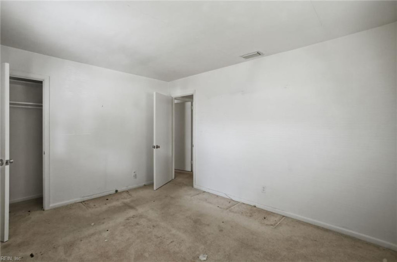 Photo 14 of 50 residential for sale in Chesapeake virginia