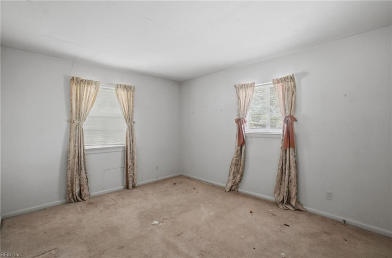 Photo 15 of 50 residential for sale in Chesapeake virginia