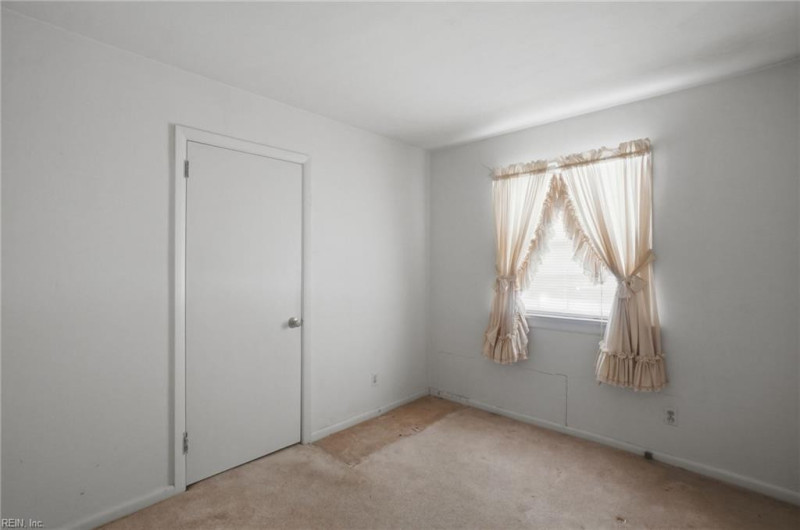 Photo 16 of 50 residential for sale in Chesapeake virginia